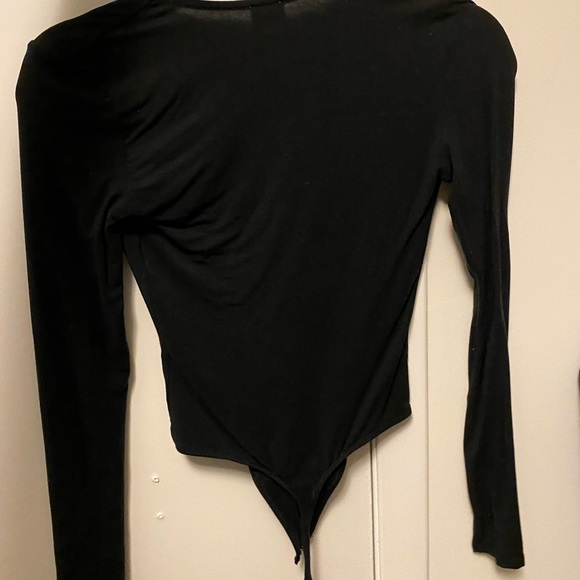 BNWOT aritzia v neck contour bodysuit XXS - Picture 3 of 3